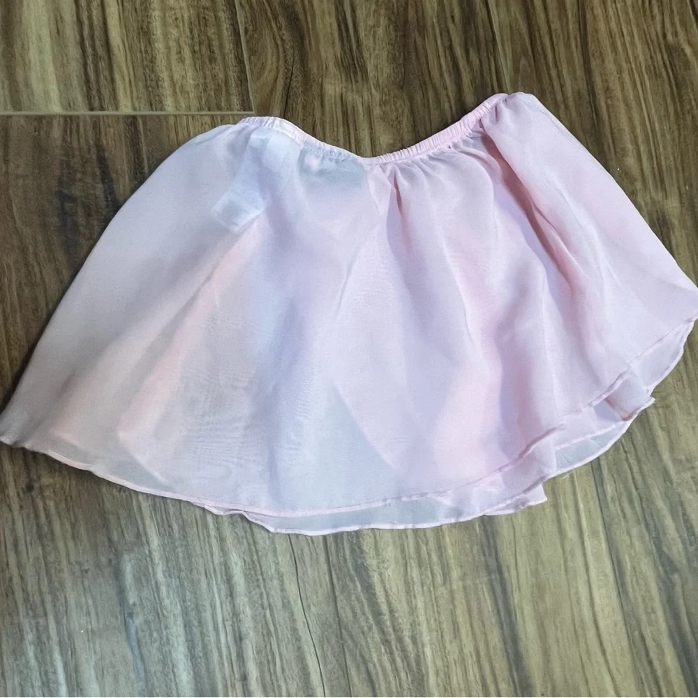 - Moret kids girls pink dance skirt, size Small